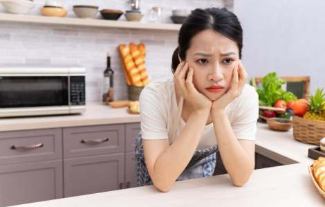 Ngột ngạt với nếp nhà của bố chồng, con dâu muốn ra ngoài ở trọ