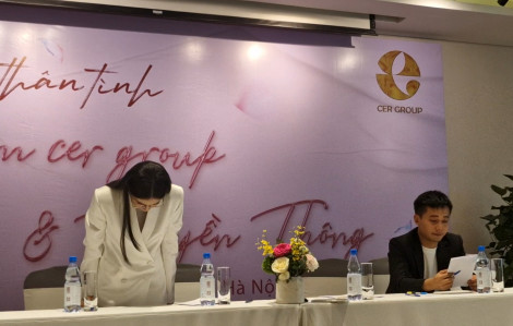 Hằng Du Mục bật khóc nói lời xin lỗi, Quang Linh Vlogs tạm dừng livestream bán hàng