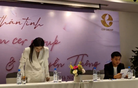 Hằng Du Mục khóc nức nở, cúi gập người xin lỗi