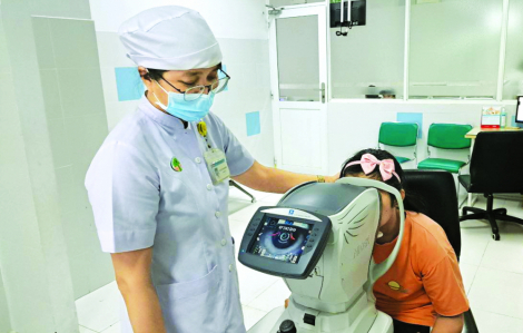Hơn một nửa học sinh tại TPHCM bị tật khúc xạ