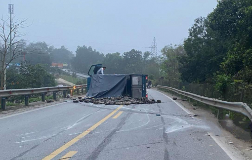 Nữ giáo viên cùng con trai tử vong trên đường đi khám bệnh