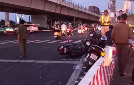 Nữ tài xế lái Mercedes tông hàng loạt xe máy ở ngã tư Thủ Đức