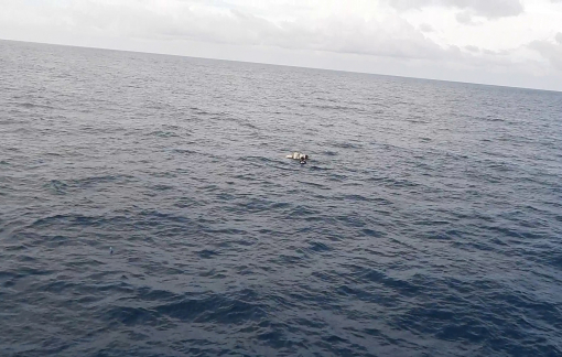 Cứu 2 ngư dân trôi dạt trên vùng biển Tây Nam