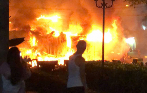 Cháy lớn ở chợ Thanh Đa