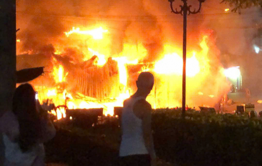 Cháy lớn ở chợ Thanh Đa