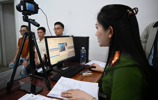 Ngày đầu cấp, đổi GPLX tại công an phường, xã: Làm nhanh chóng, 15 phút đã xong