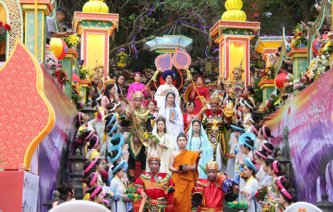 Hàng ngàn người về Ngũ Hành Sơn dự lễ Vía đức Bồ tát Quán Thế Âm