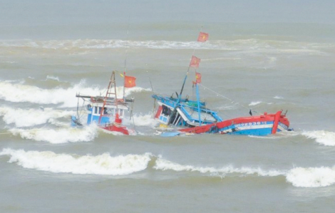 Tàu cá chìm trên biển, 4 ngư dân mất tích