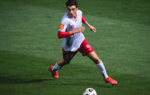 Cầu thủ Úc đầu tiên công khai đồng tính bị dọa giết mỗi ngày