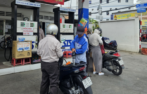 Giá xăng tăng trở lại