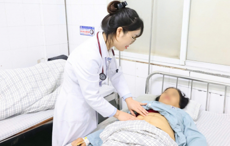 Uống nước lá cây thuốc, nhiều người cao tuổi bị men gan tăng cao