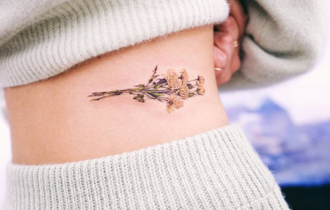 Con gái lén đi xăm