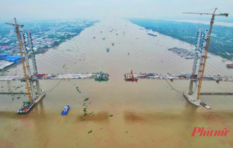 2 nhịp cầu Rạch Miễu 2 chỉ còn cách nhau vài mét