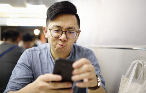 Chồng “thả thính” khắp nơi