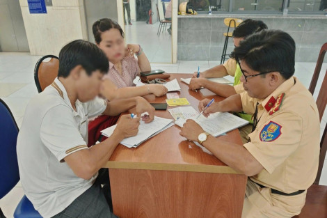 Xử phạt tài xế lái xe cứu thương đưa diễn viên đến buổi ra mắt phim