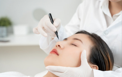 Gen Z châu Á bất chấp mạo hiểm để giữ vẻ ngoài trẻ trung