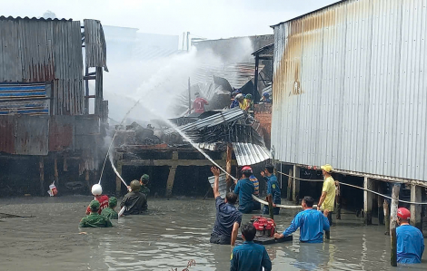 2 căn nhà ở Cà Mau bị cháy rụi