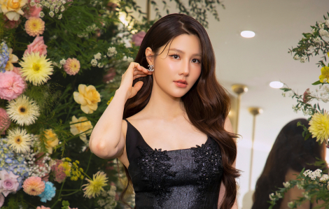 Diễm My tái xuất rạng rỡ sau sinh con đầu lòng