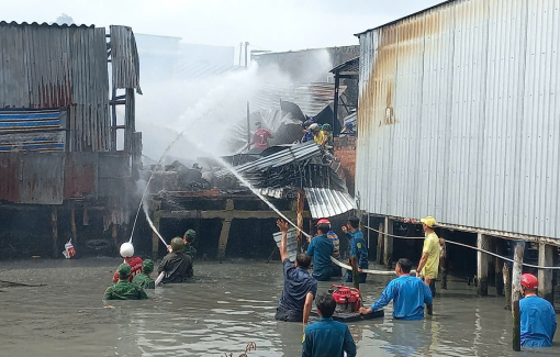 2 căn nhà ở Cà Mau bị cháy rụi