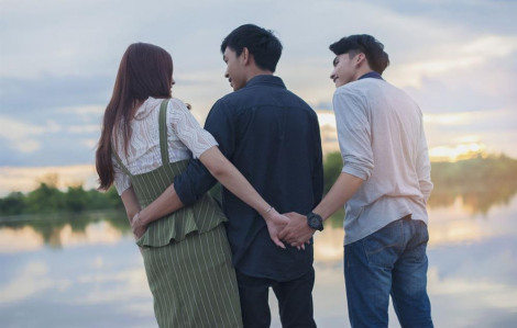 Bạn gái muốn "thử" mối quan hệ mới dù vẫn đang sống cùng tôi