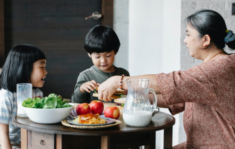 Làm sao để mẹ chồng không chướng mắt?