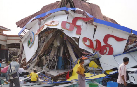 Dùng tay không đào bới tìm người sống sót ở Myanmar: Tiếng kêu cứu lịm dần, mùi tử khí lan tỏa khắp nơi