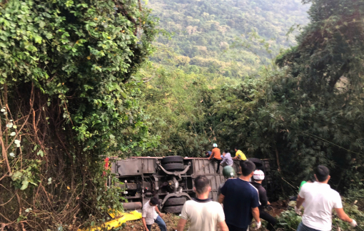 Xe khách rơi xuống đèo Bảo Lộc, 1 người tử vong