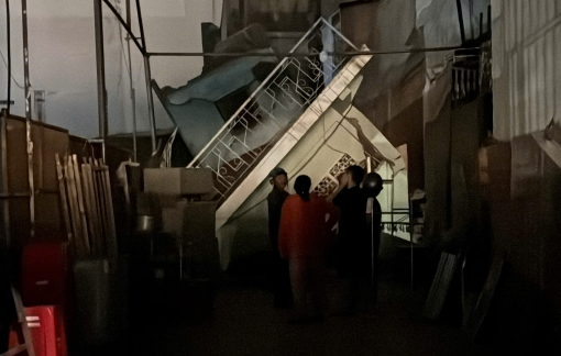 Một nhà dân ở phố núi bị sập nghi do hàng xóm đào móng để xây nhà cao tầng