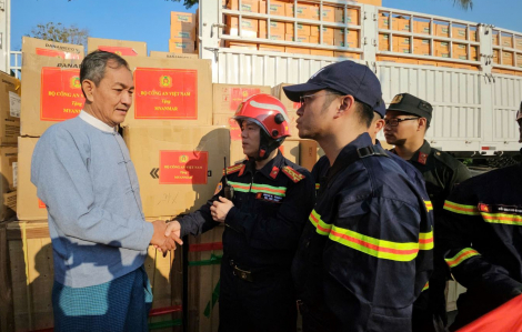 Bộ Công an Việt Nam trao tặng gần 3 tấn hàng cứu trợ cho Myanmar