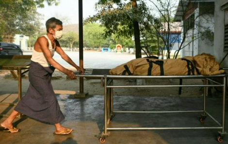 Mùi tử khí khắp nơi, những lò thiêu không tắt ở Myanmar