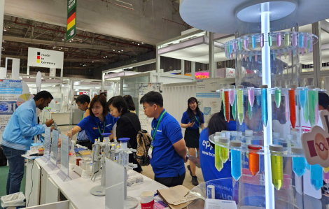 Nhiều thiết bị, công nghệ hiện đại trong lĩnh vực y học tại Analytica Vietnam 2025