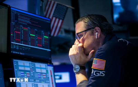 Chứng khoán Mỹ lao dốc sau khi Tổng thống Trump công bố chính sách thuế mới
