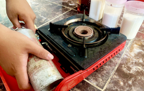 Nát tay, bỏng mặt vì bình ga mini phát nổ