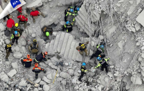 Tiếng kêu cứu yếu ớt vọng ra từ tòa nhà bị sập do động đất ở Thái Lan