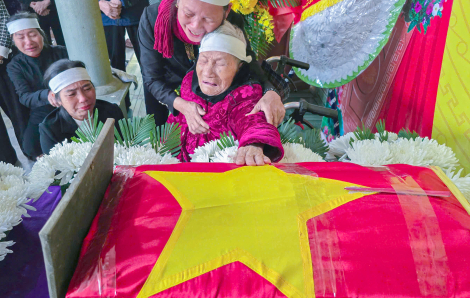 Xúc động tiếng gọi con trai của mẹ liệt sĩ 104 tuổi hơn nửa thế kỷ tìm mộ con