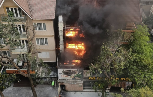 Cháy cơ sở Bò tơ quán mộc ở Hà Nội
