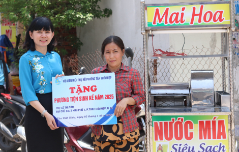 Tặng phương tiện làm ăn cho phụ nữ có hoàn cảnh khó khăn