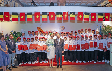 Vua và hoàng hậu Bỉ đến thăm trường dạy làm bánh Bakery School Việt Nam