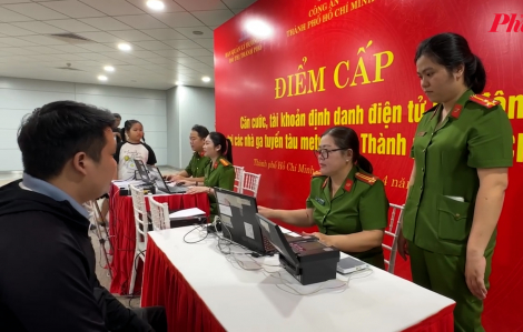 Cấp thẻ căn cước, tài khoản định danh điện tử tại nhà ga metro số 1