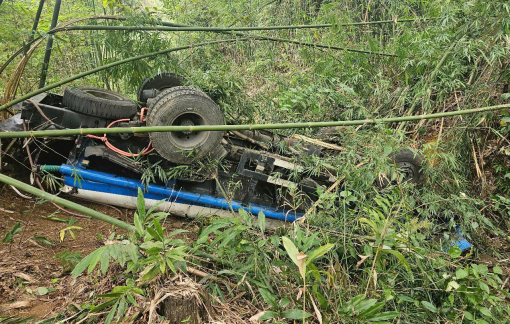 TP Huế: Xe bồn chở nước lao xuống vực sâu, tài xế tử vong tại chỗ