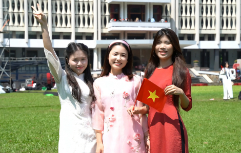 Hội trường Thống Nhất thu hút du khách dịp giỗ Tổ Hùng Vương