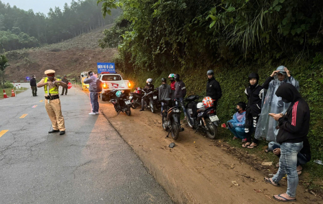 Phạt hơn 100 triệu đồng nhóm thanh niên đi săn mây gây náo loạn trên đèo Vi Ô Lăk