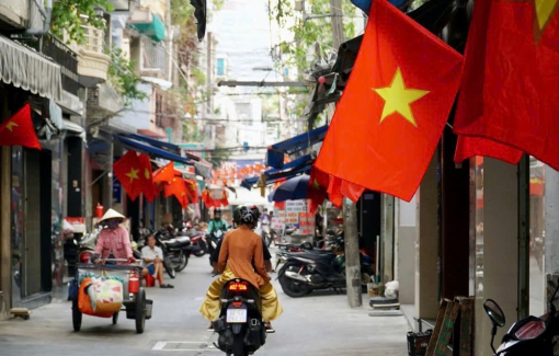 TPHCM rực rỡ cờ hoa, nô nức mừng 50 năm thống nhất đất nước