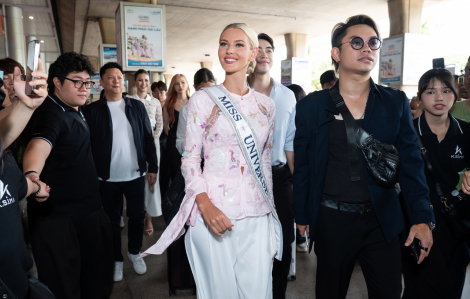 Hoa hậu Hoàn vũ 2024 diện áo bà ba cách tân khi đến Việt Nam