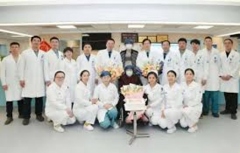 Người ghép thận lợn đầu tiên ở châu Á đạt tiêu chuẩn xuất viện