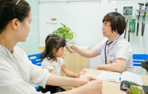 Không đợi giàu mới miễn học phí, viện phí