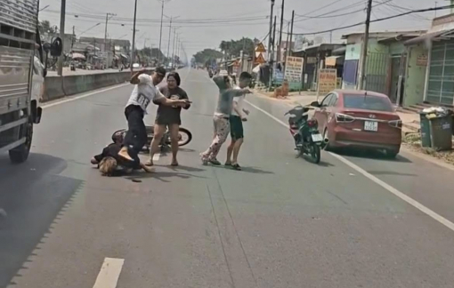 2 kẻ đánh gục thanh niên giữa đường sau va chạm giao thông: Một người đến đầu thú