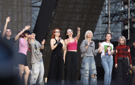 48 “chị đẹp” tất bật tập luyện cho concert