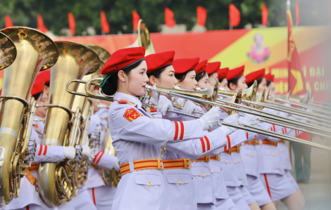 Hàng ngàn chiến sĩ sôi nổi hợp luyện diễu binh, sẵn sàng cho đại lễ