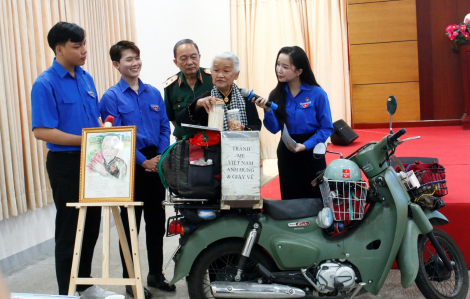 Người lưu giữ linh hồn Mẹ Việt Nam Anh hùng qua từng nét vẽ